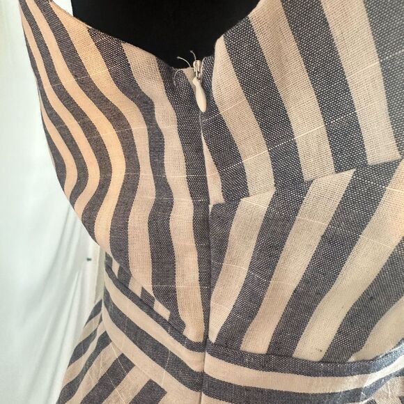 LAFUL Blue and White Twisted Tied Plunging dress Size 8 - Picture 7 of 16